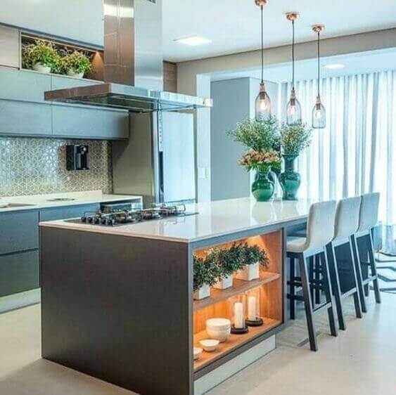 Cozinha com ilha social central